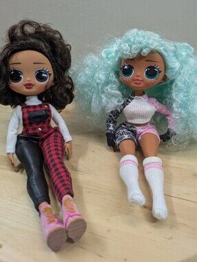 LOL Surprise OMG Camp Cutie Cosmic Nova Doll Lot of 2 MGA Clothes & Accessories